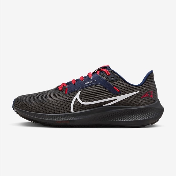 Brand New Men’s Nike Pegasus 40
NEW ENGLAND PATRIOTS 

Size - 10.5 - Picture 1 of 1